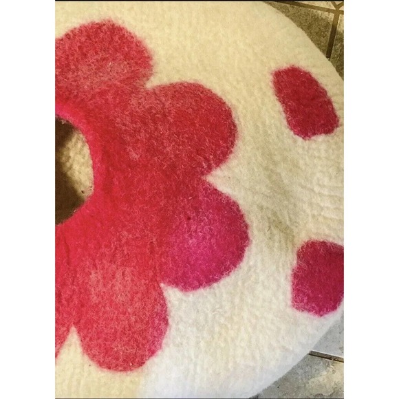 Handmade Felt Cat Bed Cave White Pink Flower 23" Base and 8" Opening Pet House - Picture 3 of 6